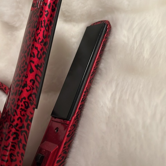 BABYLISS PRO 1 INCH STRAIGHT IRON. USED ONCE GREAT CONDITION ♥️♥️ - Picture 5 of 8